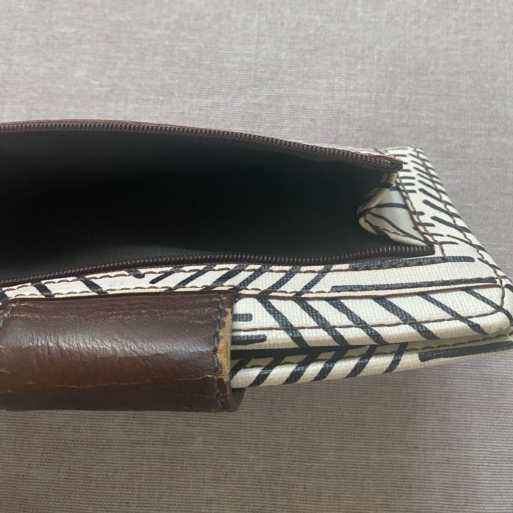 Fossil geometric clutch wallet. - Picture 10 of 13